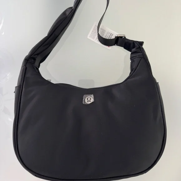 Lululemon Black City Essentials Shoulder Bag~NWT - Picture 1 of 7